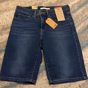 Levi's Women size 28 slim fit Bermuda Shorts